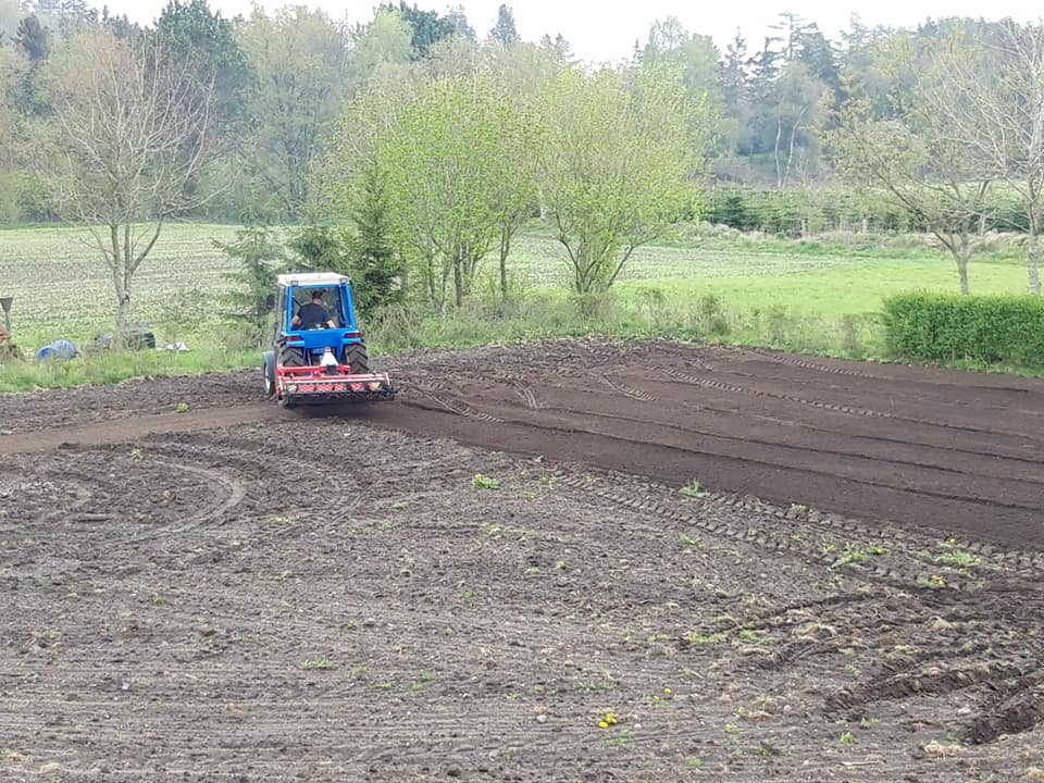 Traktor ved Herborg Mørtelværk